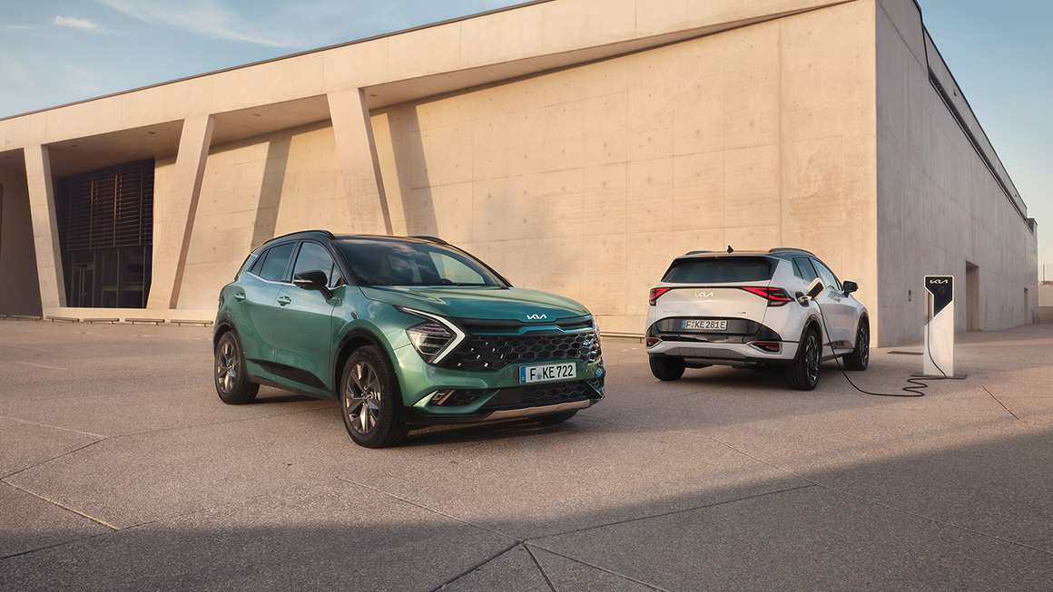 Zwei Kia Sportage